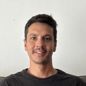 International padel training environment at Padel Camp Barcelona with players from Switzerland and Europe.